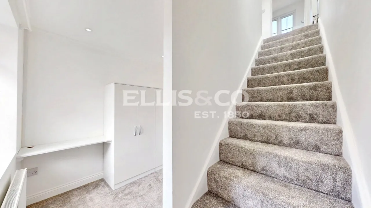 Thorn Close, Northolt, UB5, photo 16