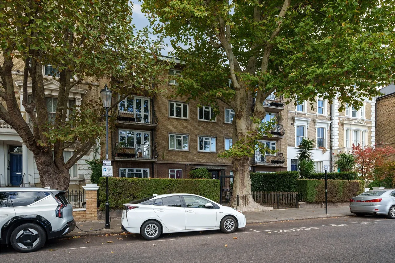 3 bed flat for sale, Cambridge Gardens, London, W10