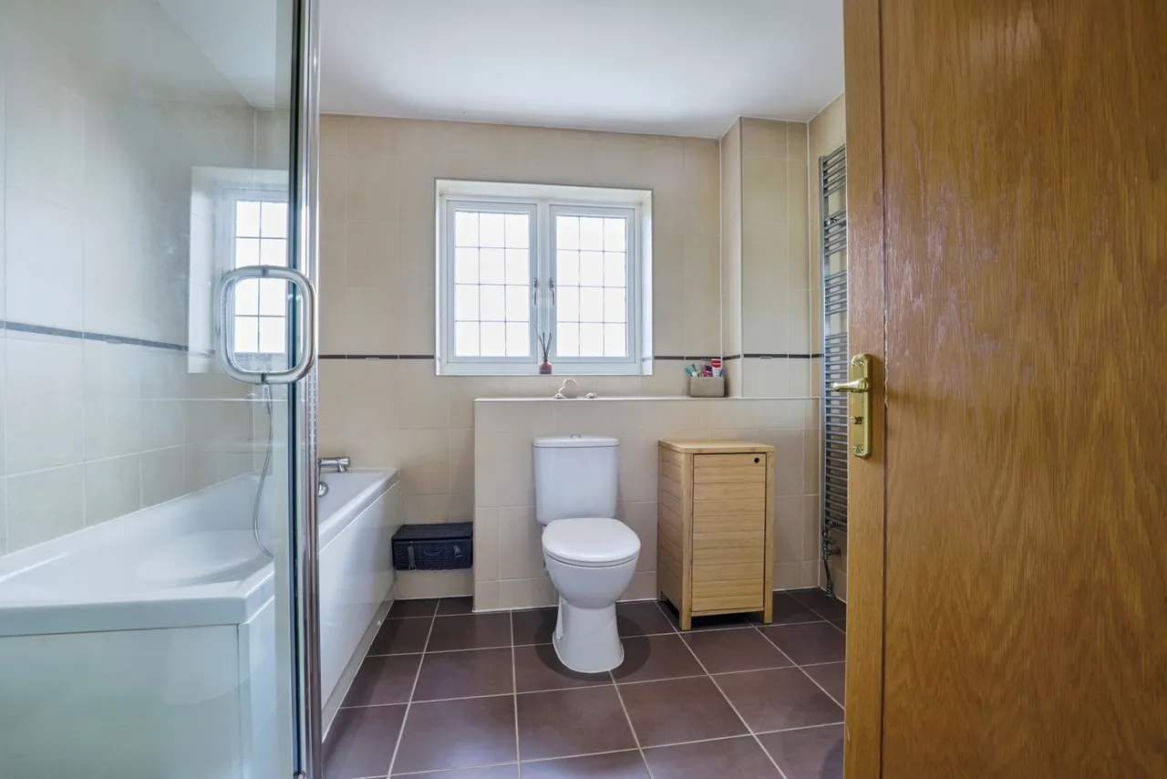 Vicarage Lane, Upper Stoke, ME3, photo 18