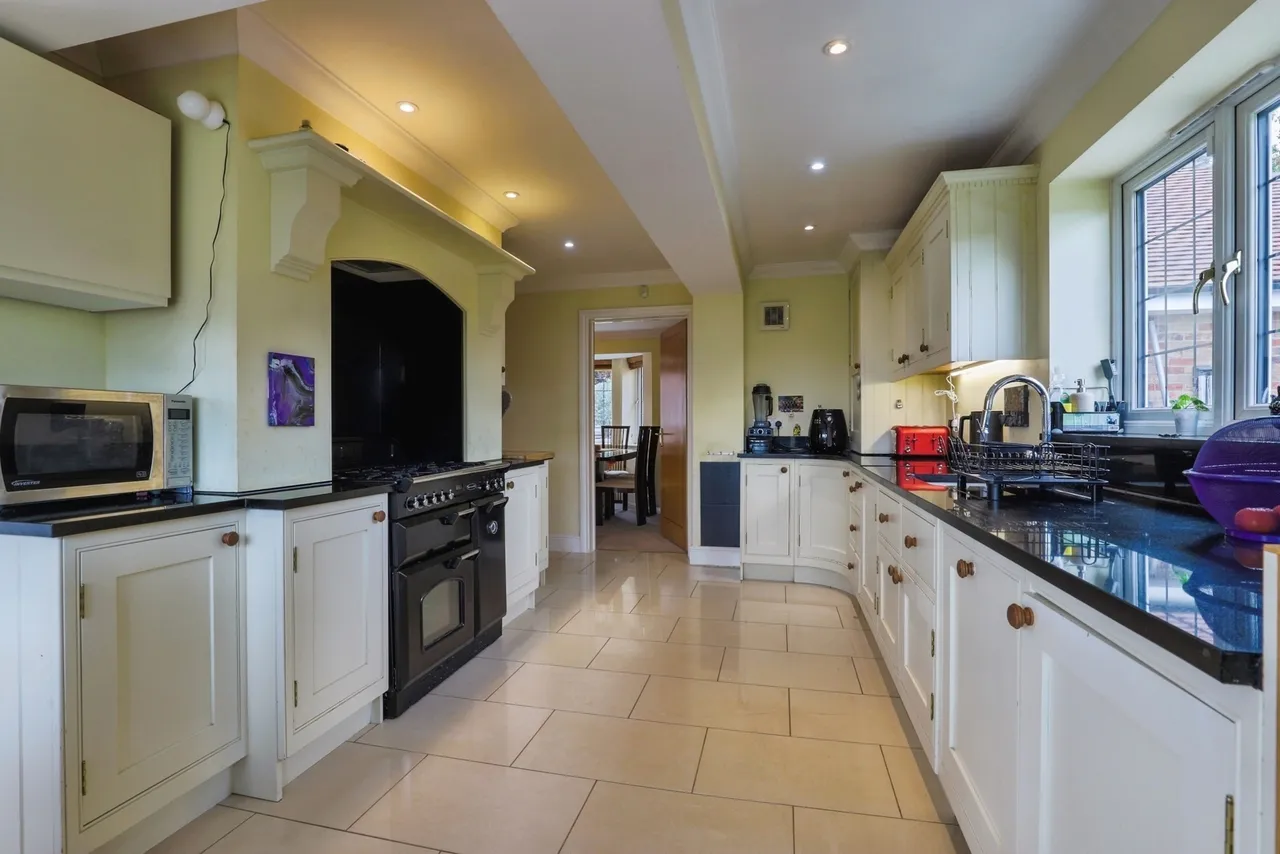 Vicarage Lane, Upper Stoke, ME3, photo 7