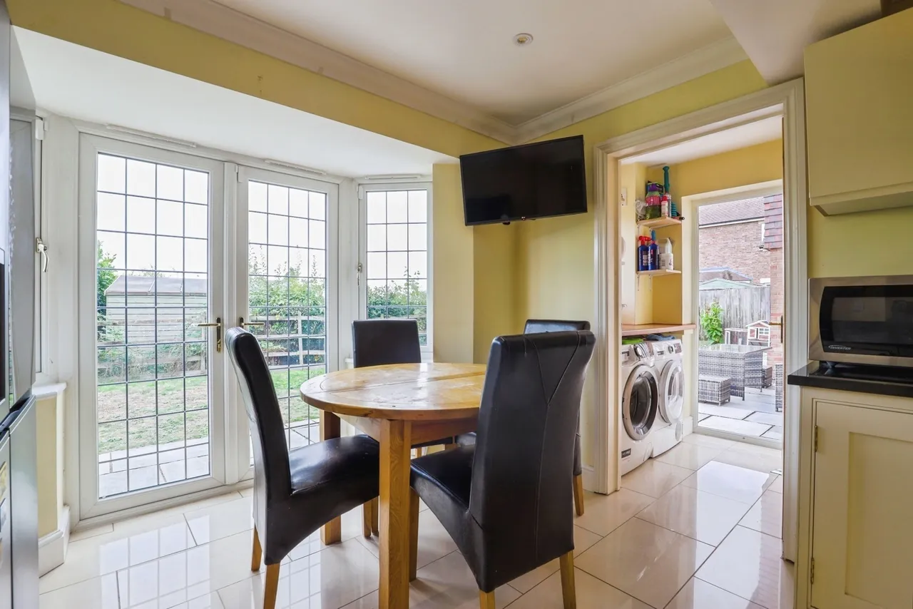 Vicarage Lane, Upper Stoke, ME3, photo 5