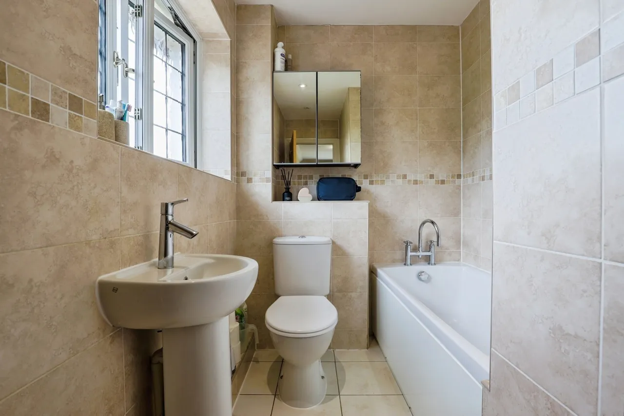 Vicarage Lane, Upper Stoke, ME3, photo 22