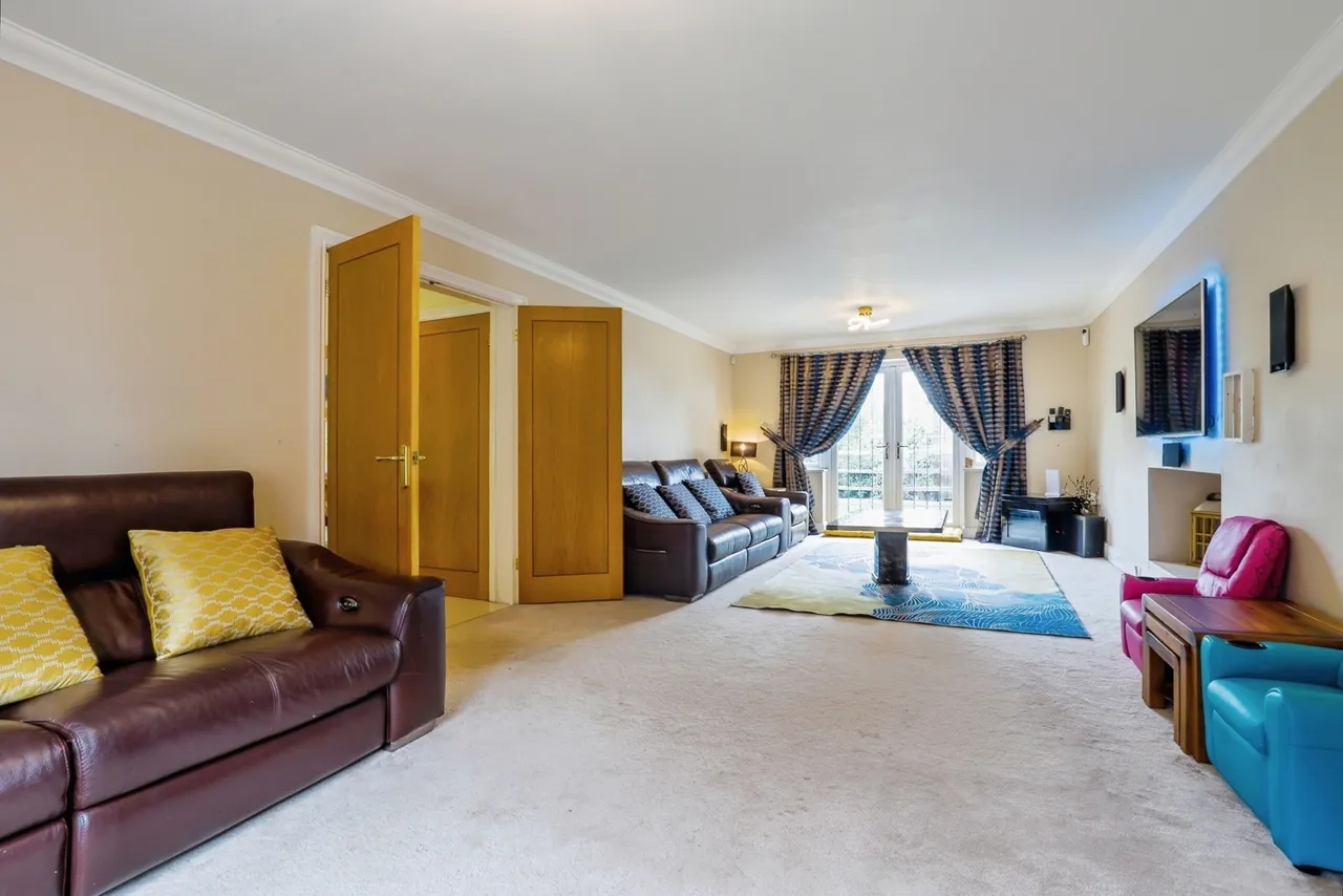 Vicarage Lane, Upper Stoke, ME3, photo 2
