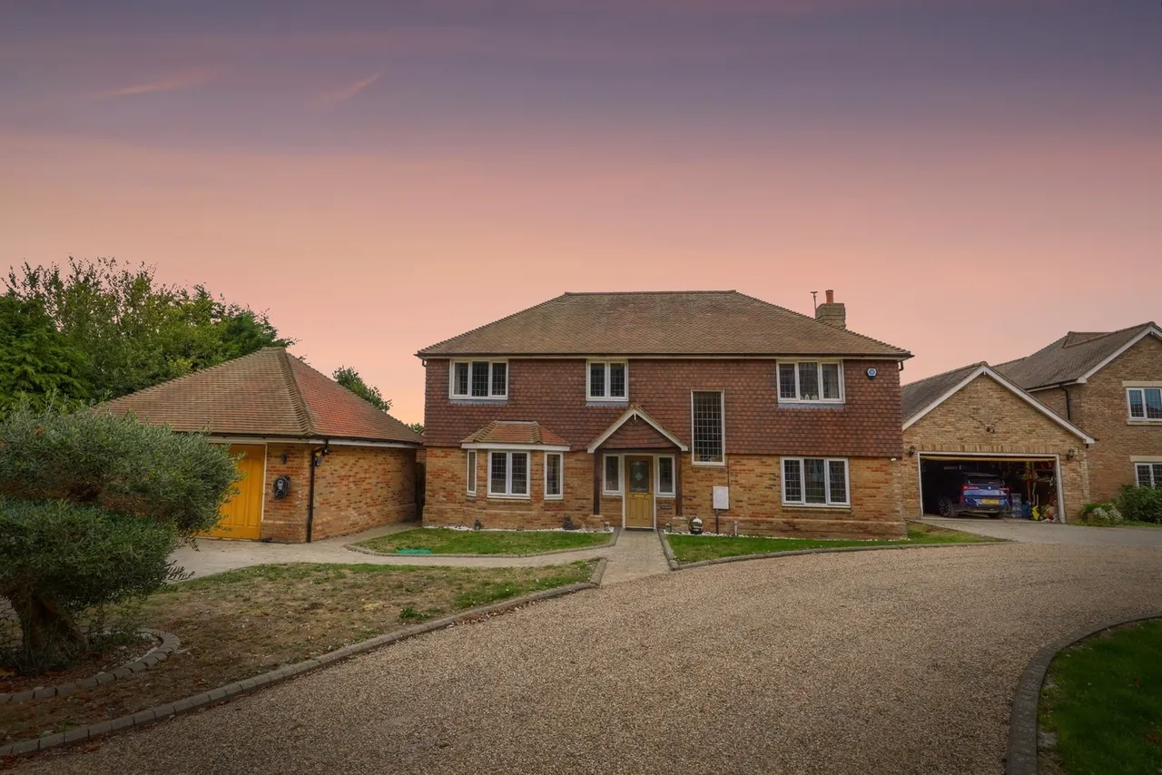 Vicarage Lane, Upper Stoke, ME3, photo 25