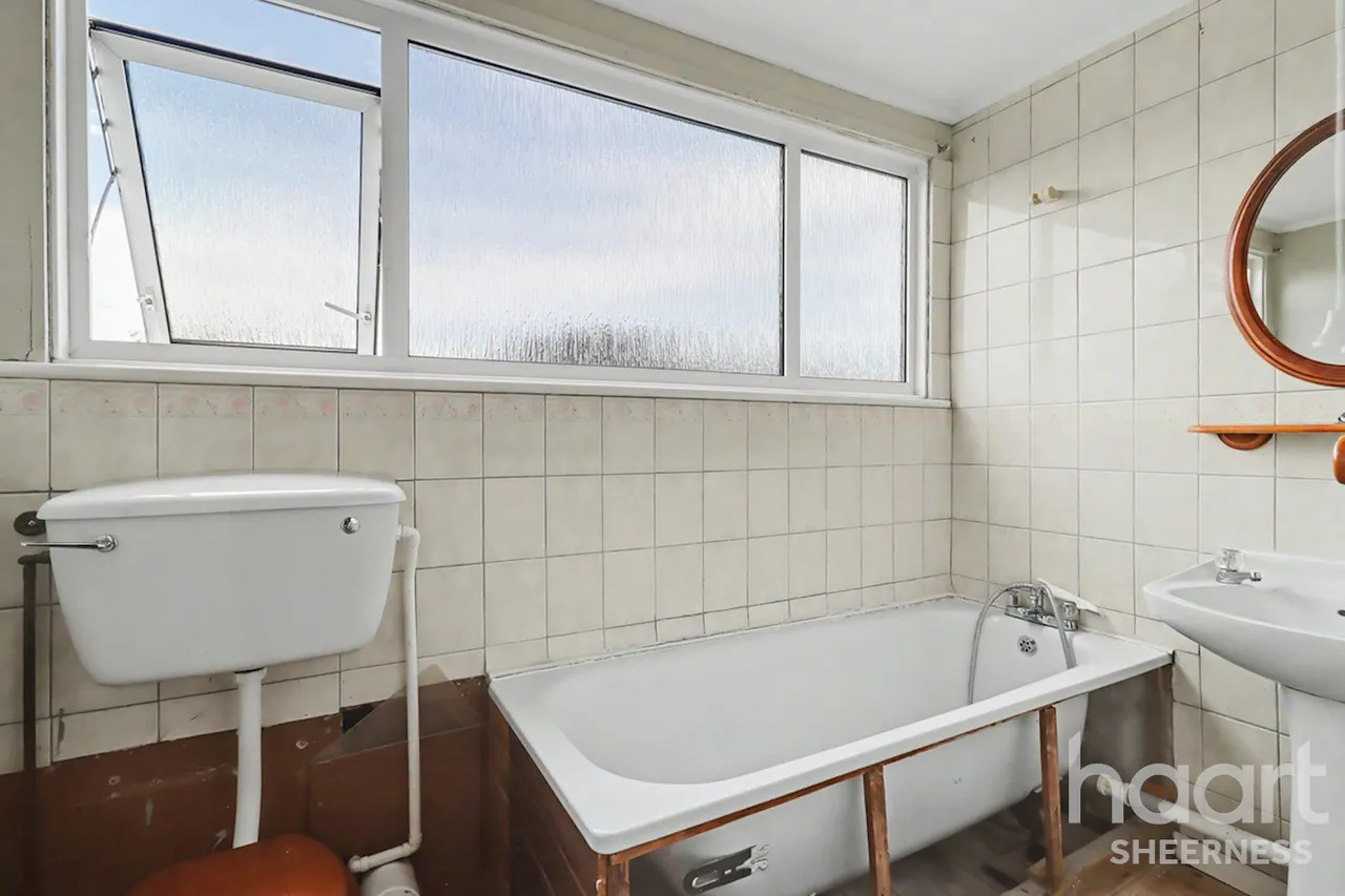 Howard Close, Sheerness, ME12, photo 17