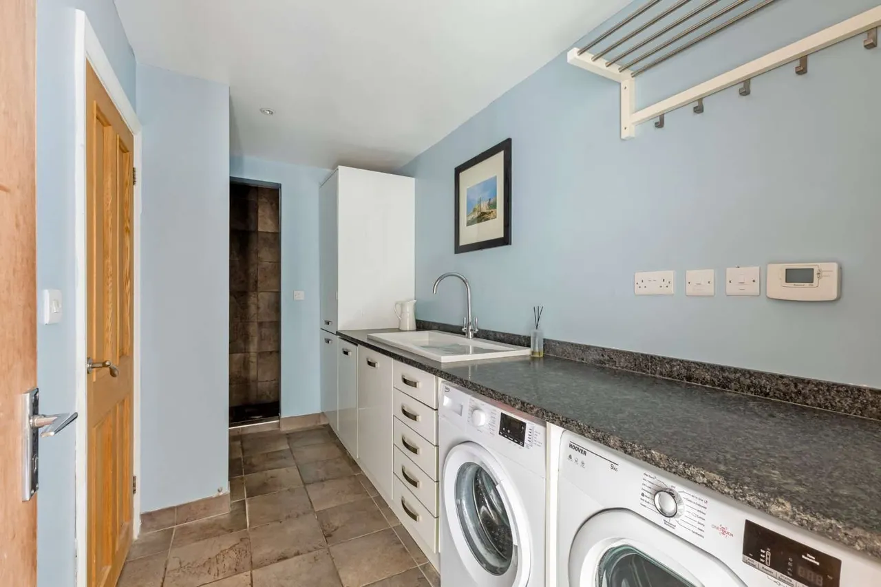 Pankridge Street, Crondall, Farnham, Hampshire, GU10 5RA, photo 11