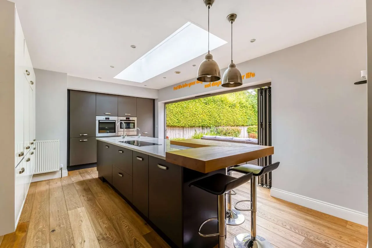 Pankridge Street, Crondall, Farnham, Hampshire, GU10 5RA, photo 7