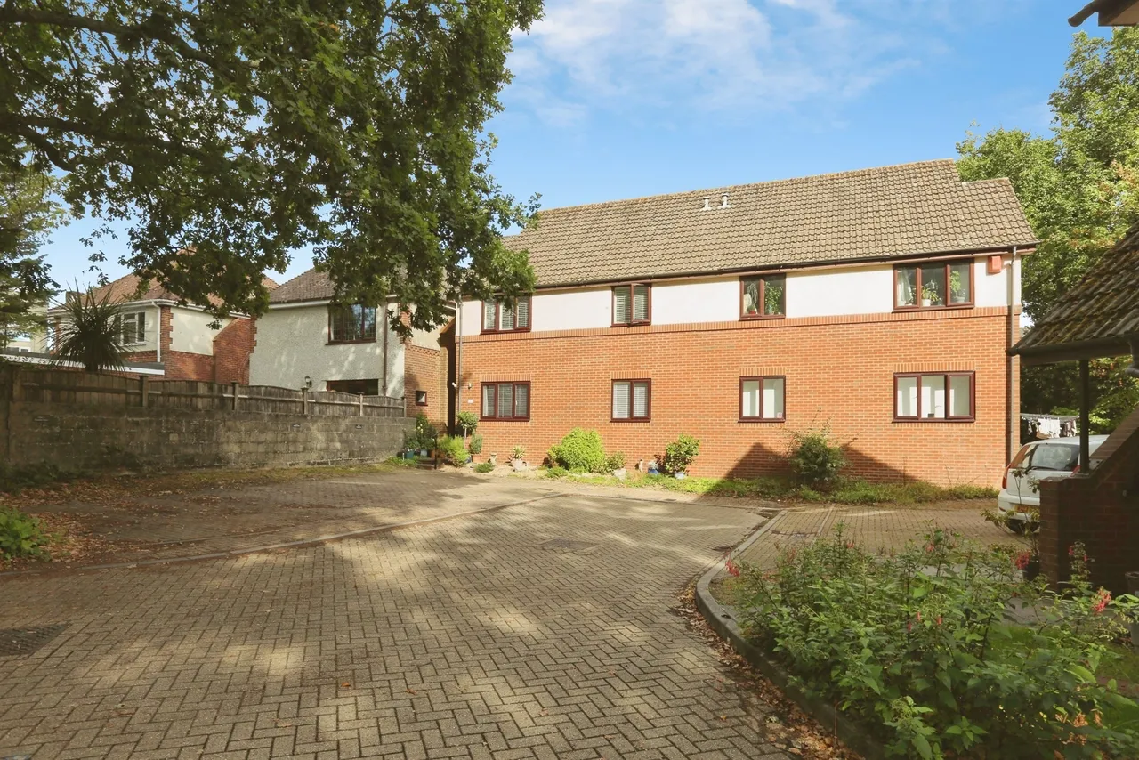 2 bed flat for sale — Bramble Mews, Southampton