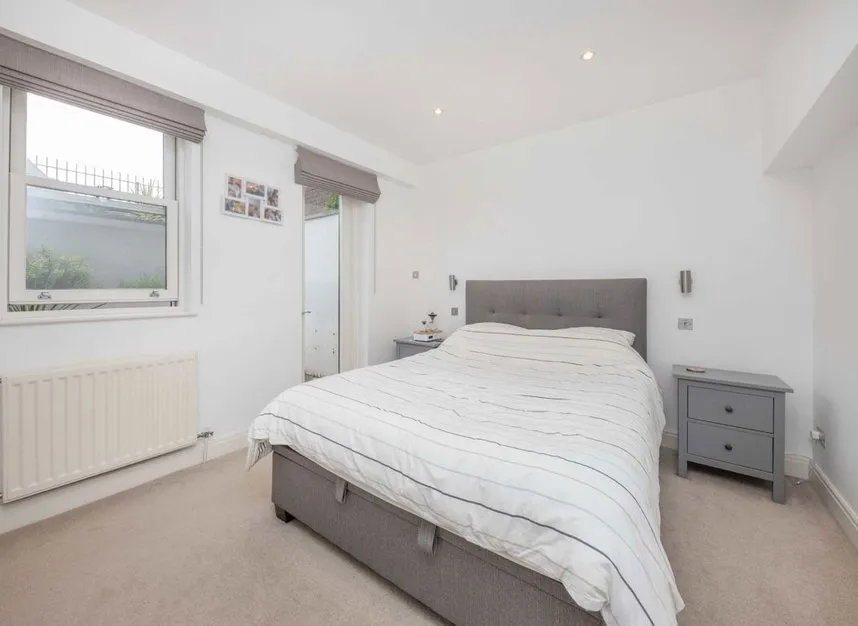 High Street, Hampton, TW12, photo 5