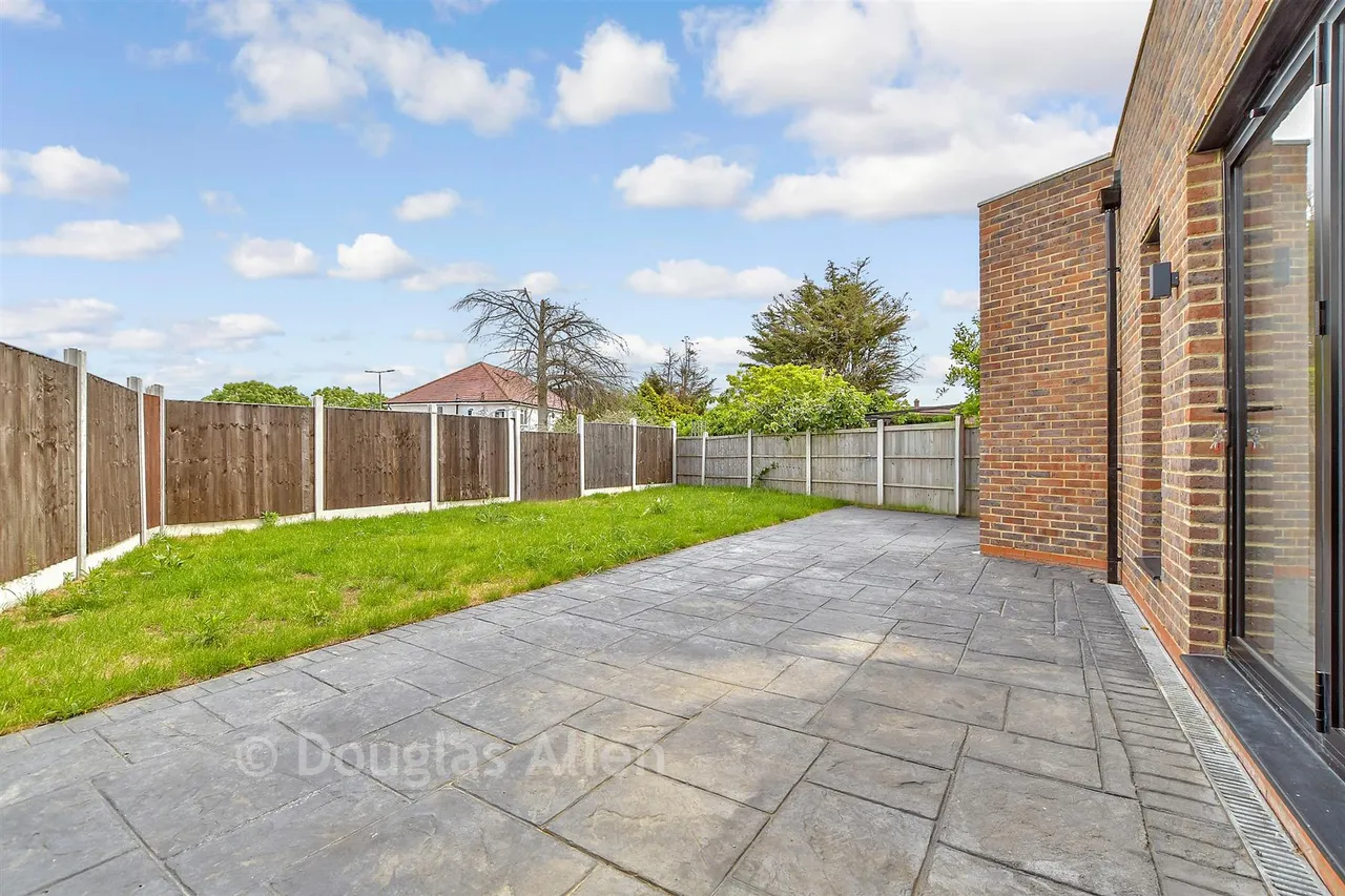 Freshwell Avenue, Romford, RM6, photo 5