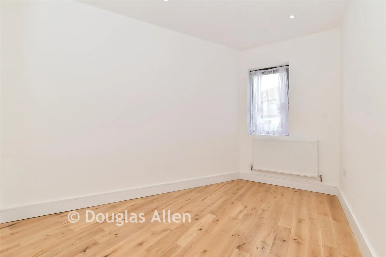 Freshwell Avenue, Romford, RM6, photo 10