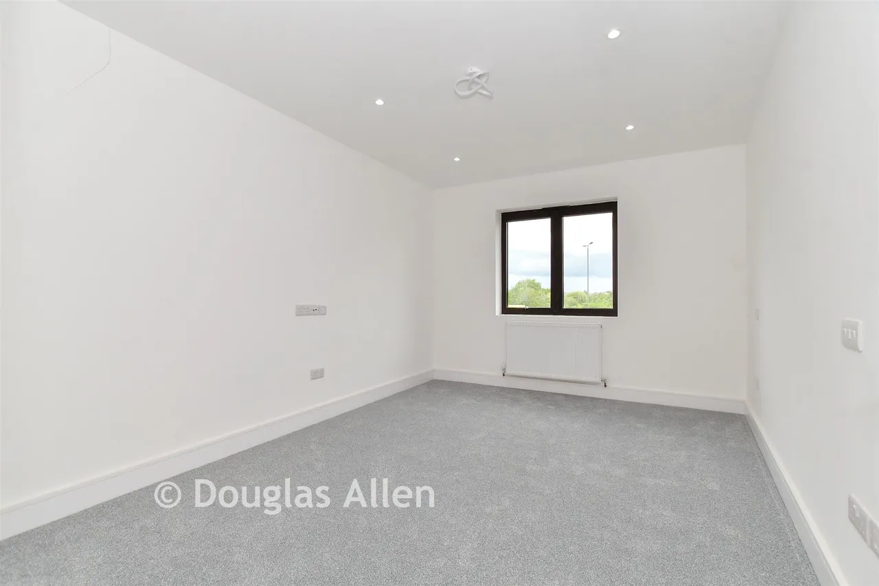 Freshwell Avenue, Romford, RM6, photo 15