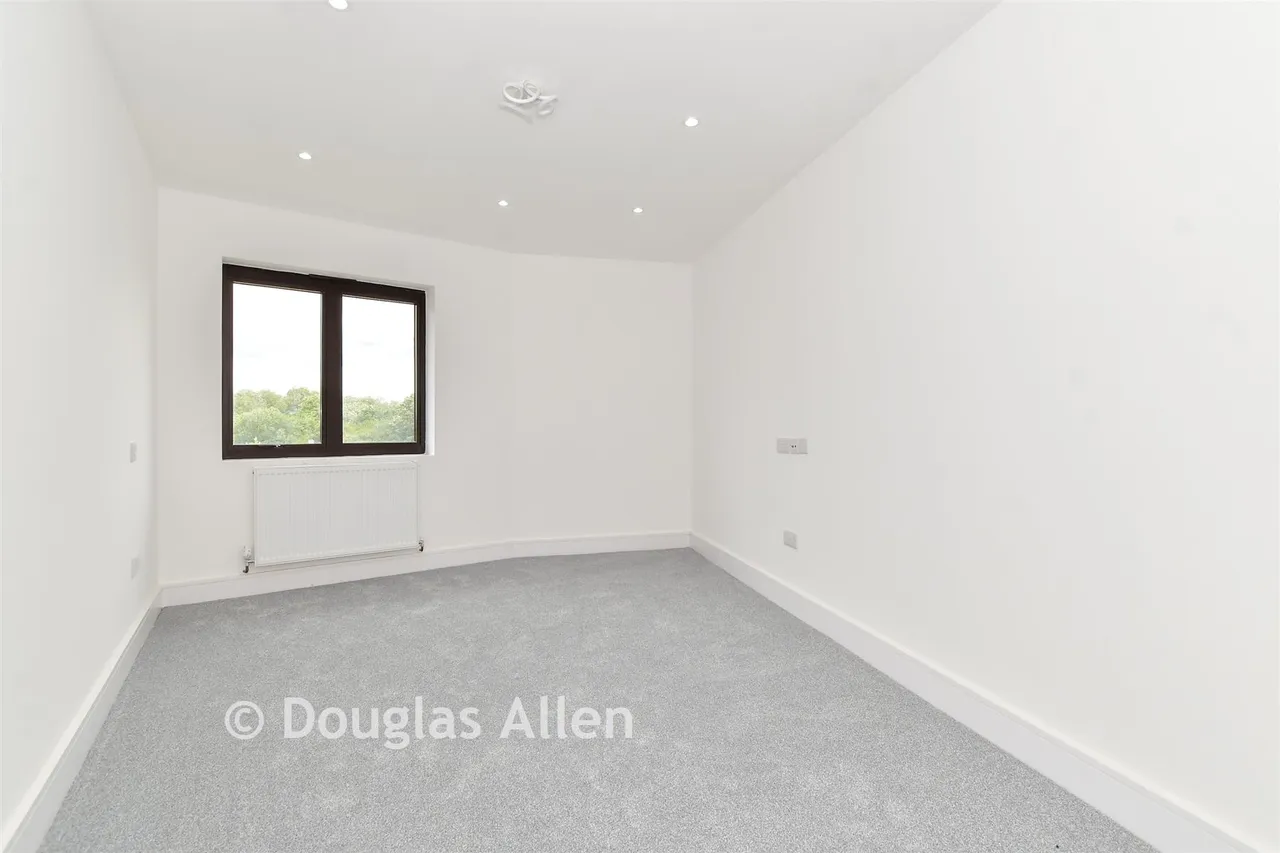 Freshwell Avenue, Romford, RM6, photo 14