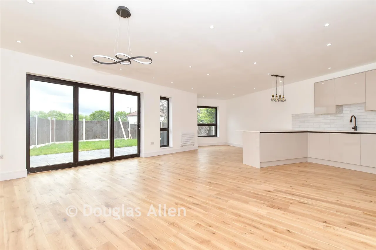 Freshwell Avenue, Romford, RM6, photo 7