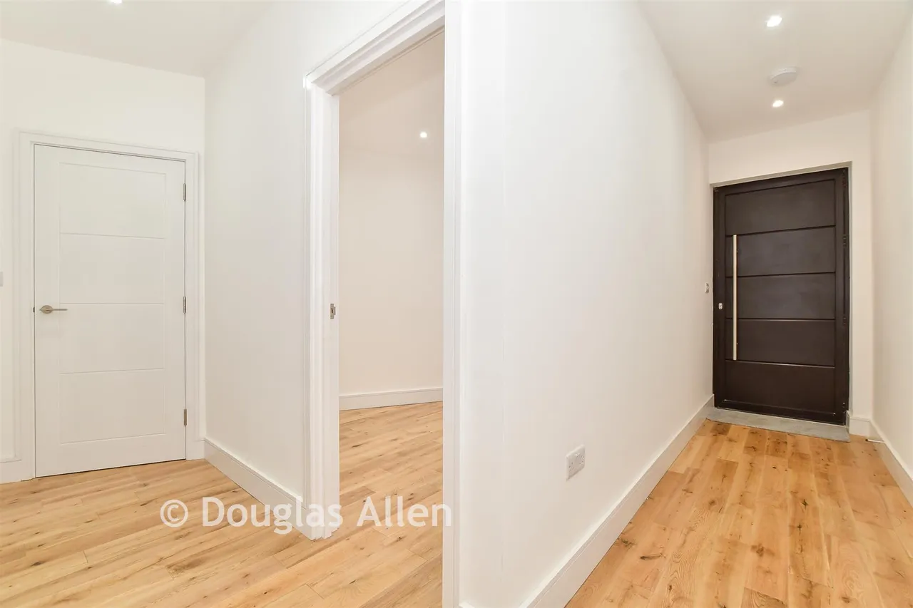Freshwell Avenue, Romford, RM6, photo 11