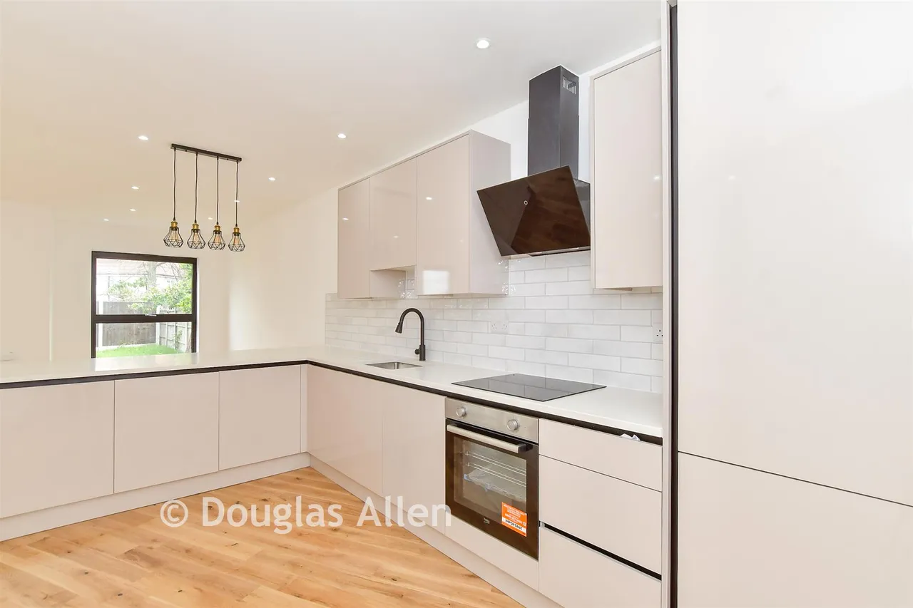 Freshwell Avenue, Romford, RM6, photo 4