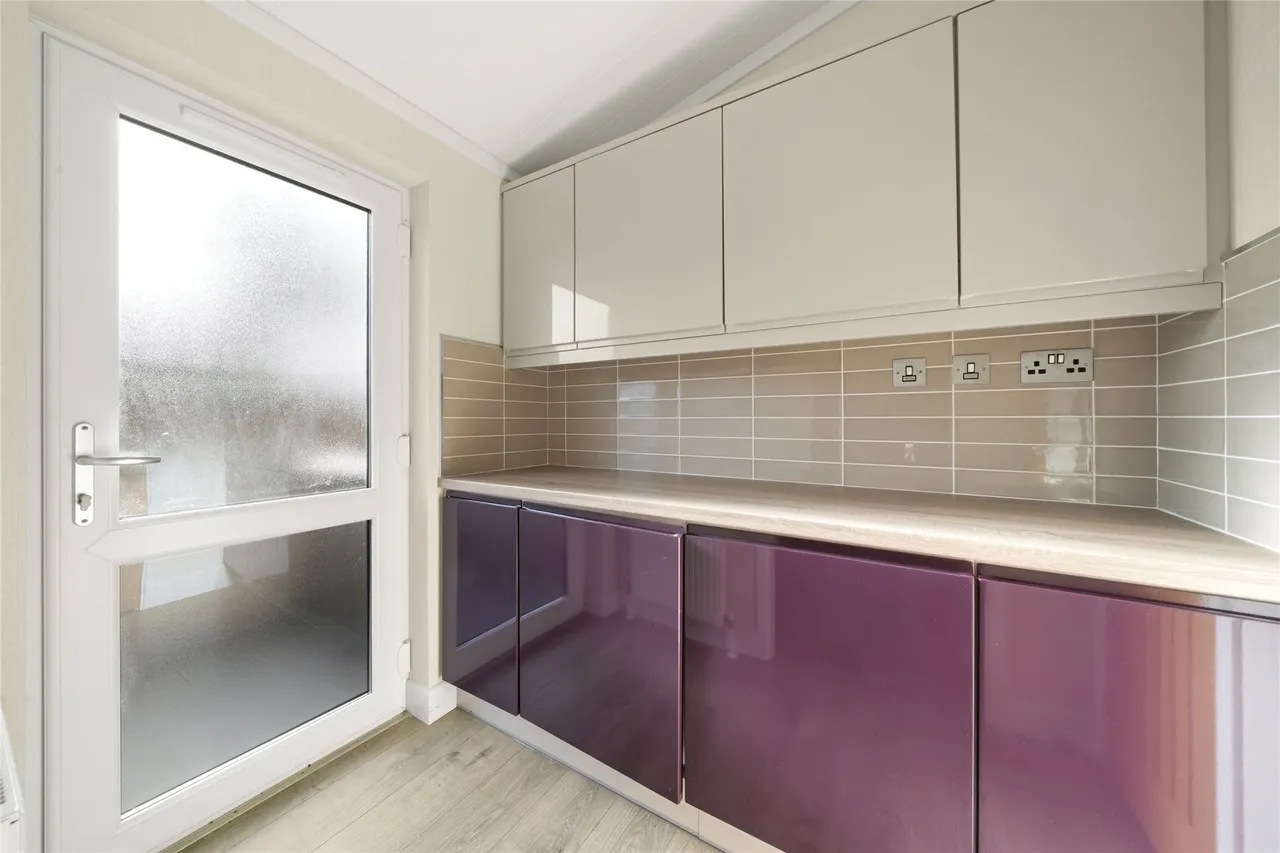 Chertsey Lane, Staines-upon-Thames, Surrey, TW18, photo 8