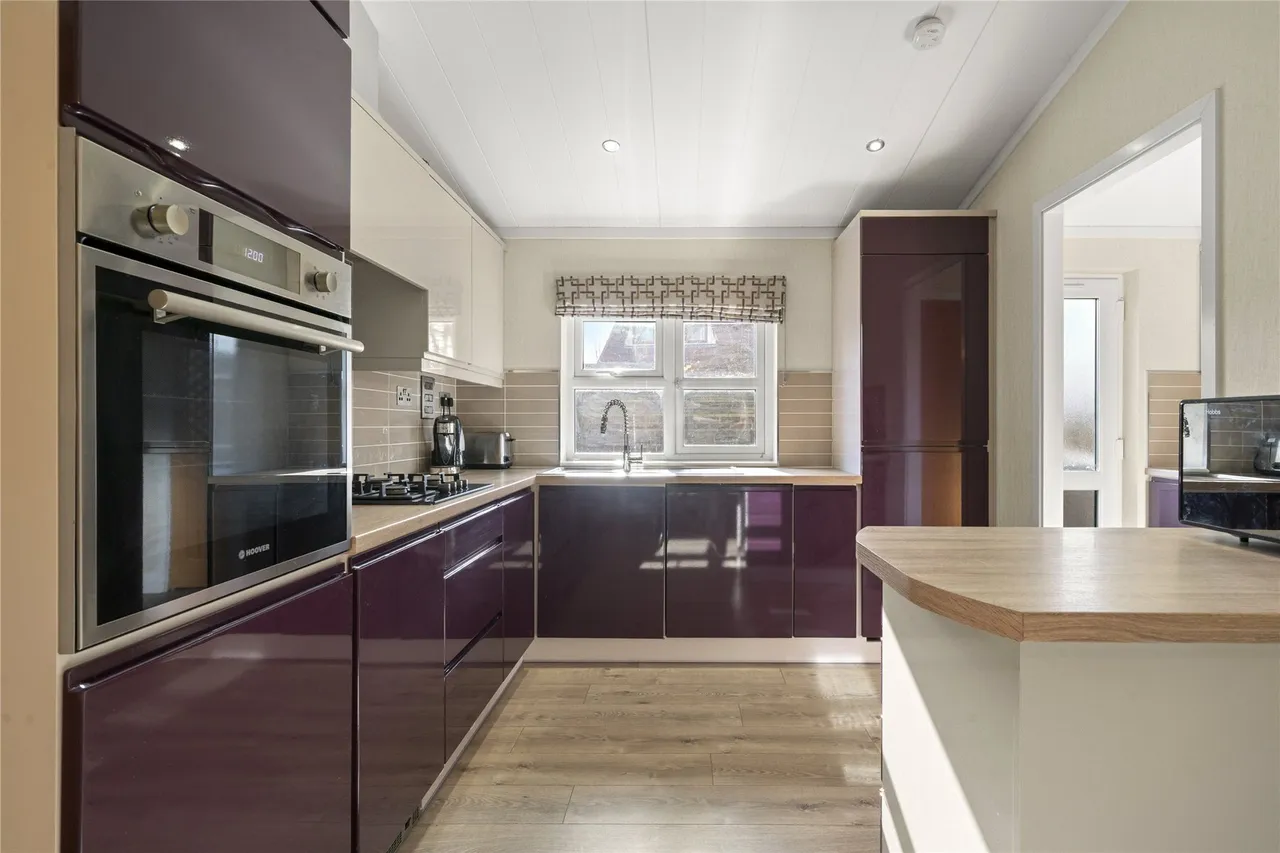 Chertsey Lane, Staines-upon-Thames, Surrey, TW18, photo 7