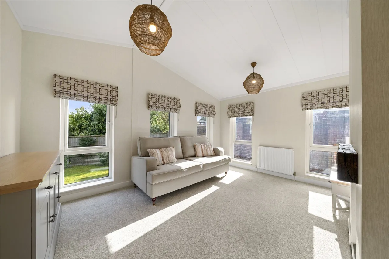 Chertsey Lane, Staines-upon-Thames, Surrey, TW18, photo 4