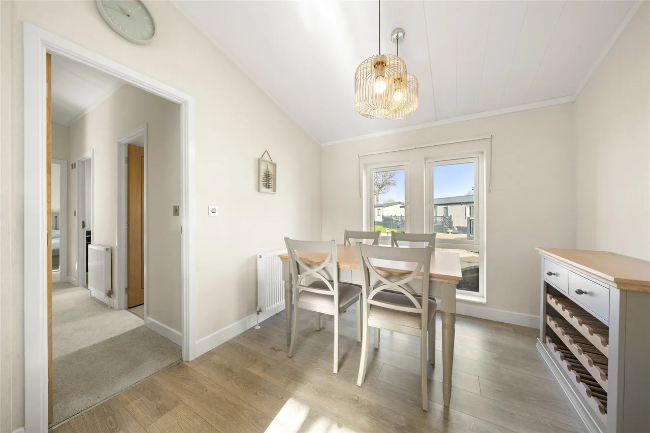 Chertsey Lane, Staines-upon-Thames, Surrey, TW18, photo 9