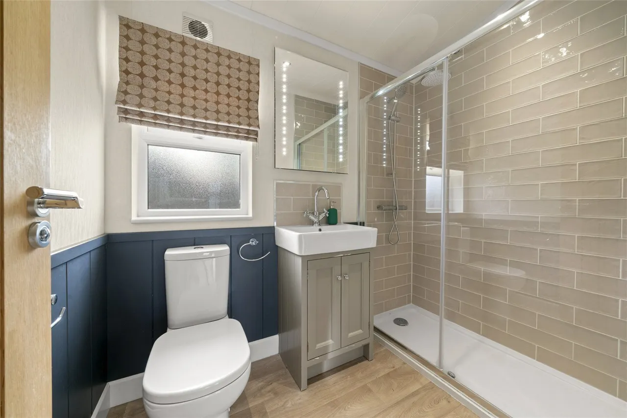 Chertsey Lane, Staines-upon-Thames, Surrey, TW18, photo 13
