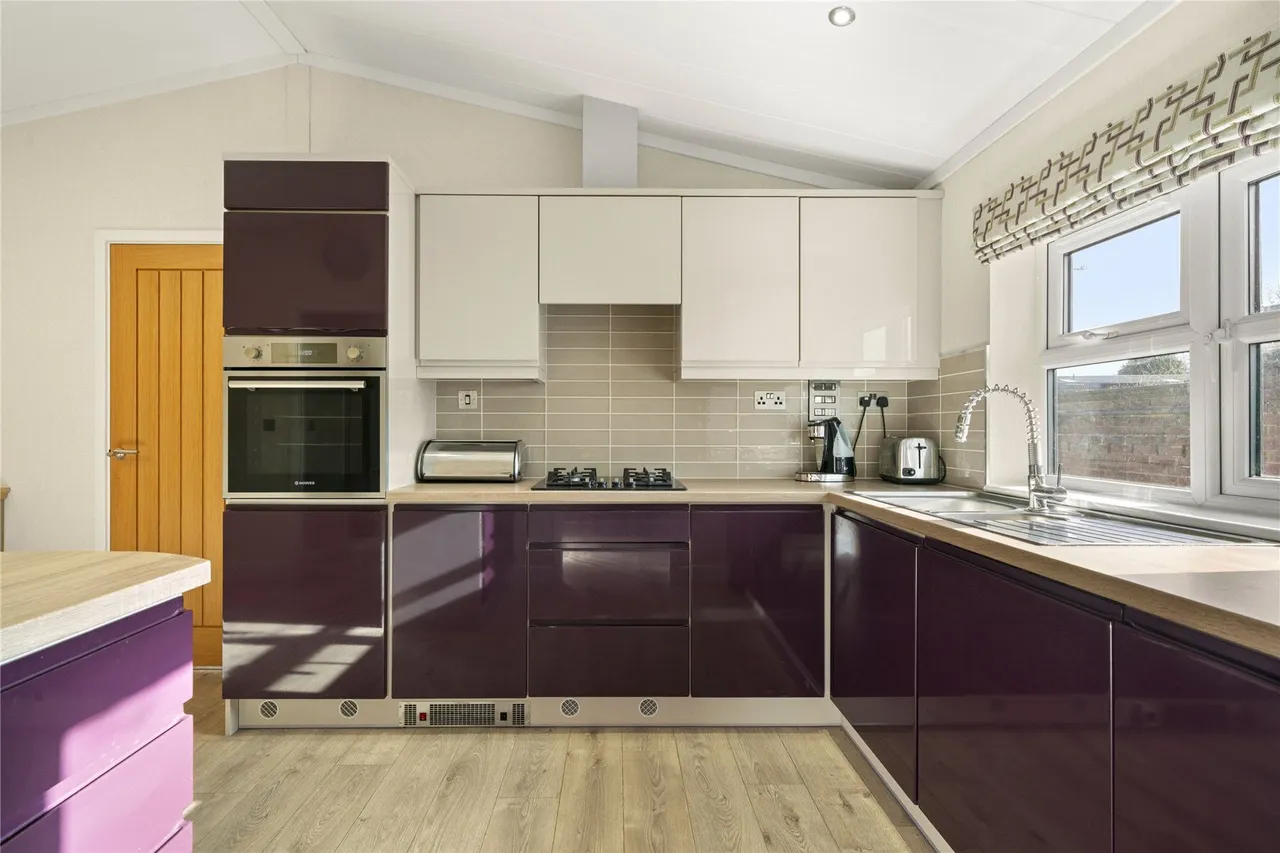 Chertsey Lane, Staines-upon-Thames, Surrey, TW18, photo 2