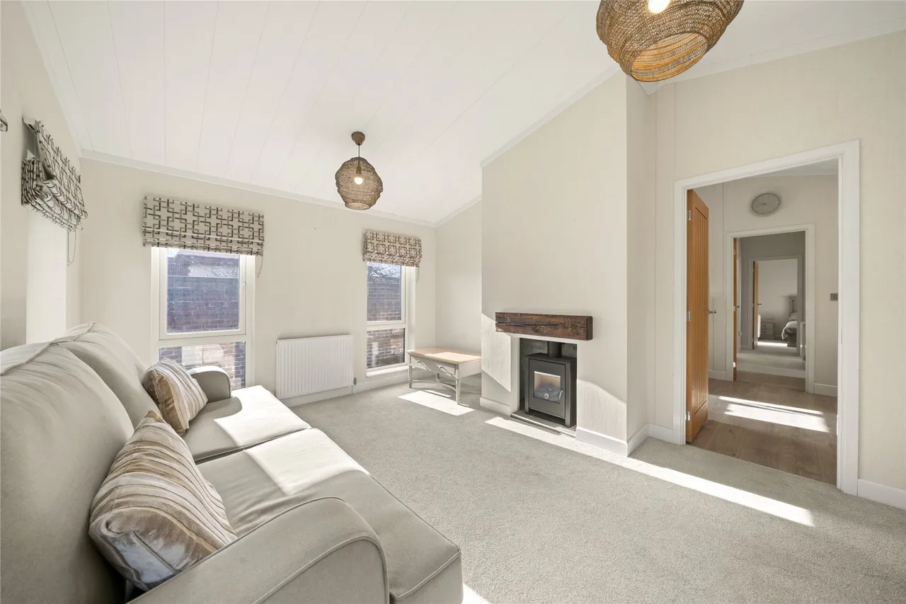Chertsey Lane, Staines-upon-Thames, Surrey, TW18, photo 5