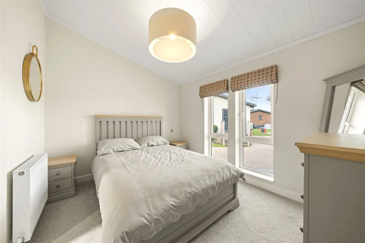 Chertsey Lane, Staines-upon-Thames, Surrey, TW18, photo 12