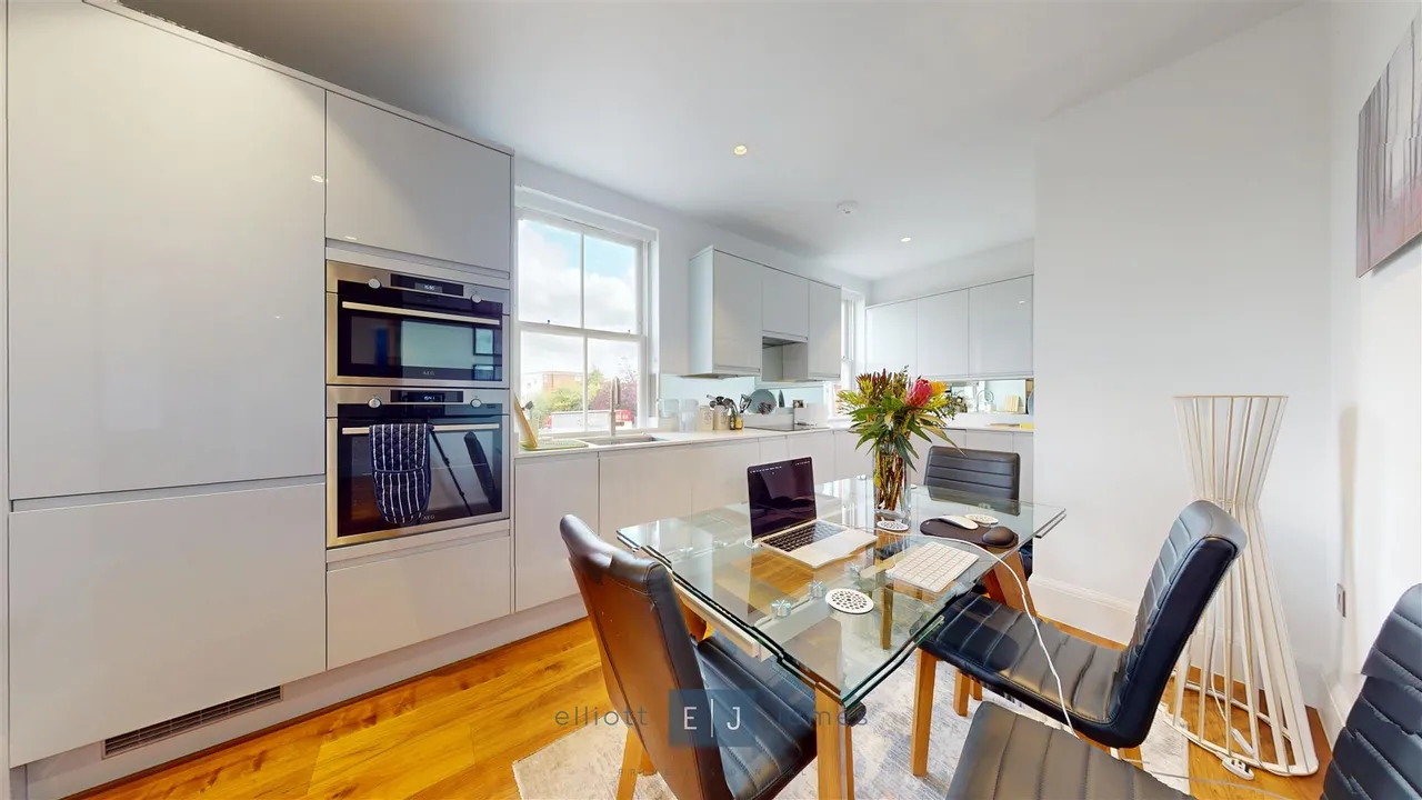 Connaught Avenue, Loughton, IG10, photo 6