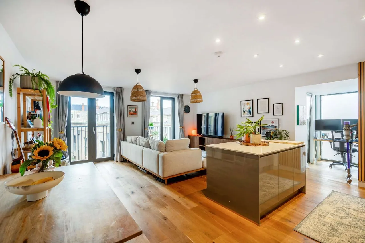 2 bed flat for sale — French Yard, Bristol, BS1 6UE