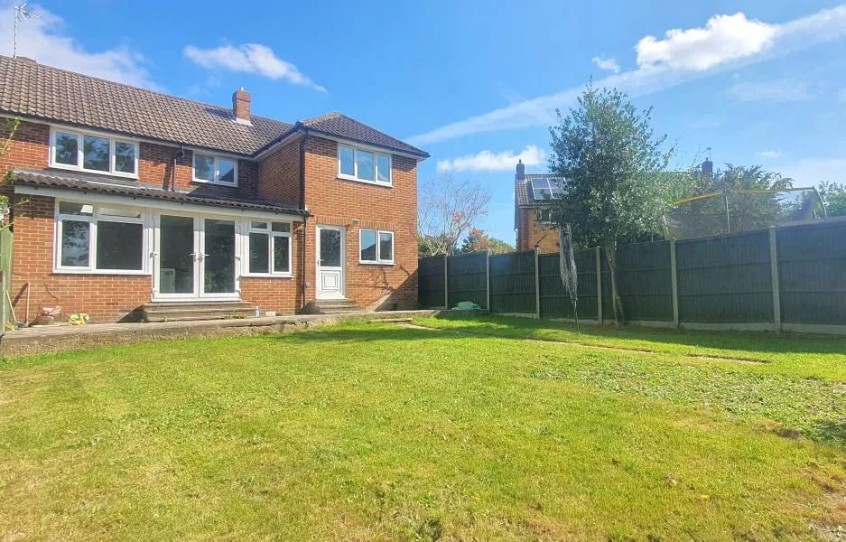 4 bed house to rent, Gorsewood Road, Woking, GU21