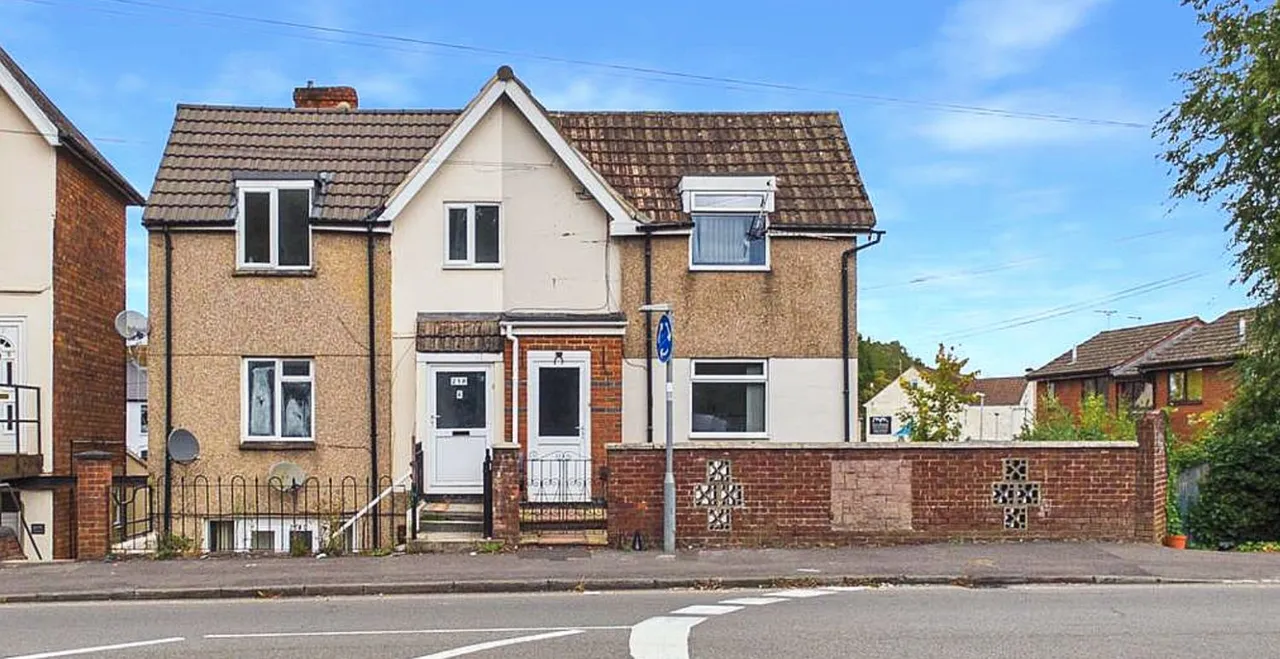 2 bed house to rent, Kingshill Road, Swindon, SN1