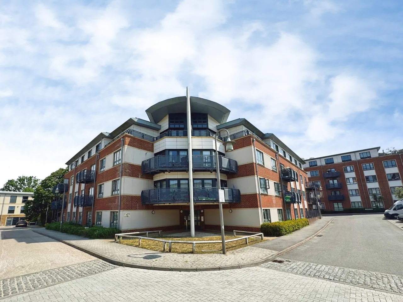 2 bed flat for sale — Merlin Road, Farnborough, Hampshire, GU14 7HR