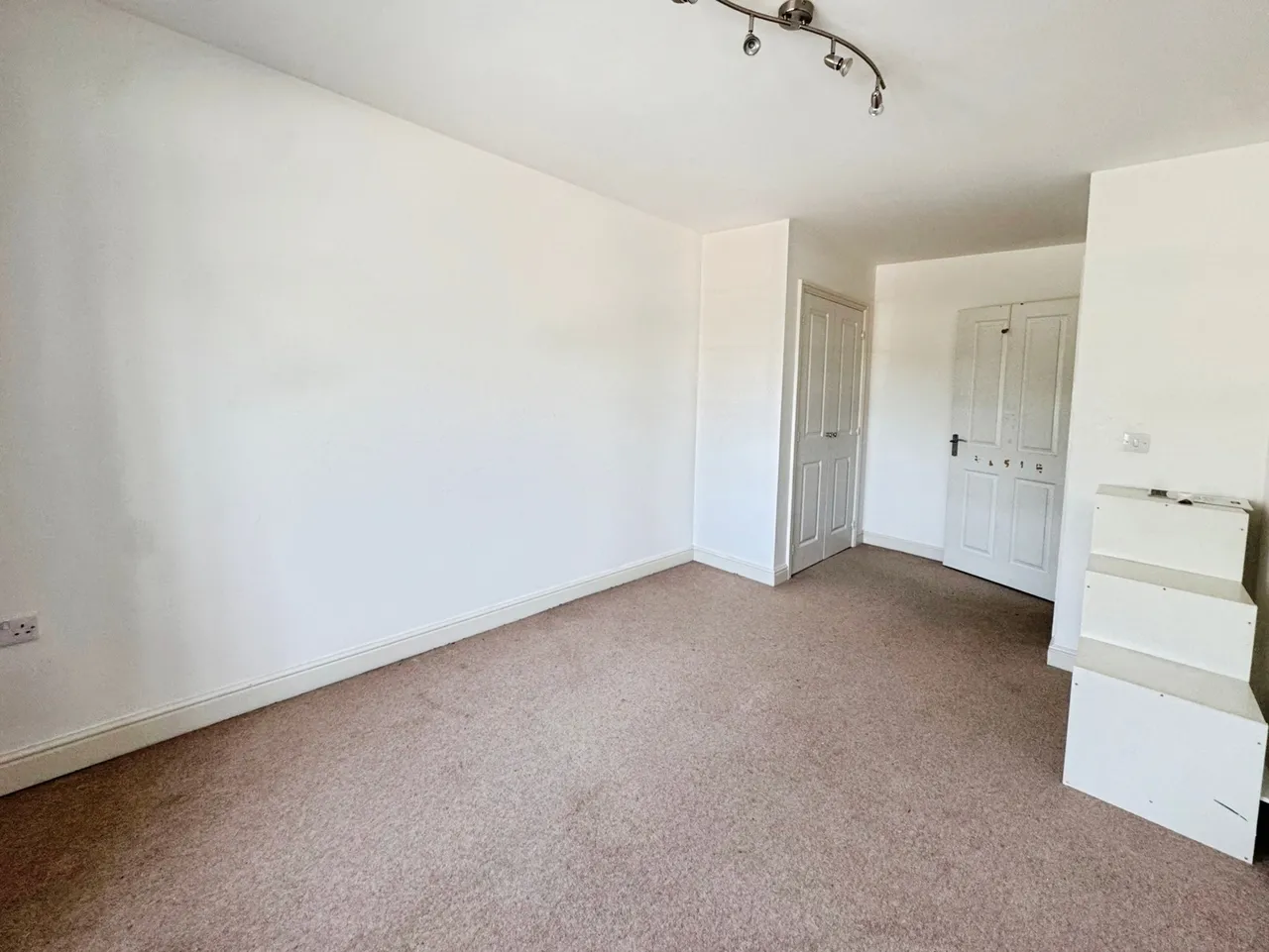 Merlin Road, Farnborough, Hampshire, GU14 7HR, photo 9