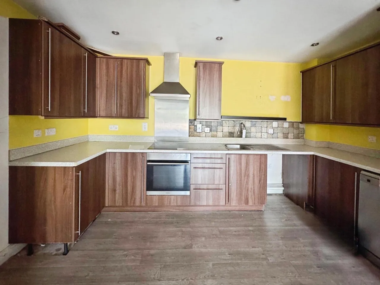 Merlin Road, Farnborough, Hampshire, GU14 7HR, photo 3