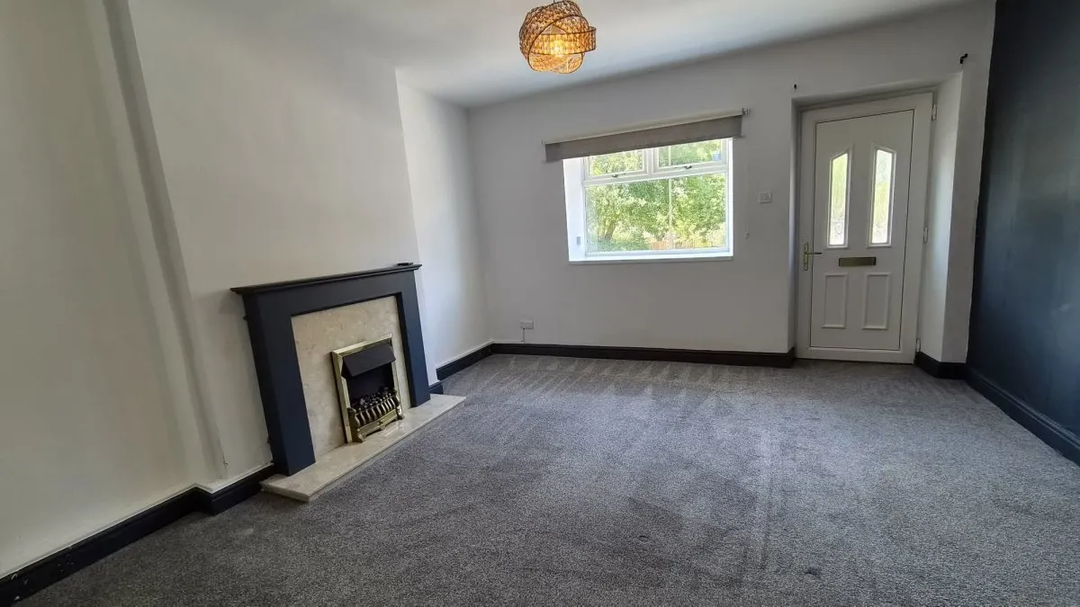 3 bed house to rent, Pontefract Road, Hoyle Mill