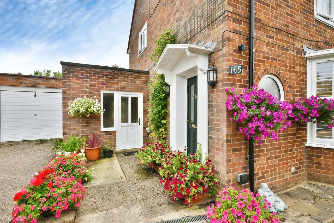 2 bed house for sale — Parkway, Welwyn Garden City