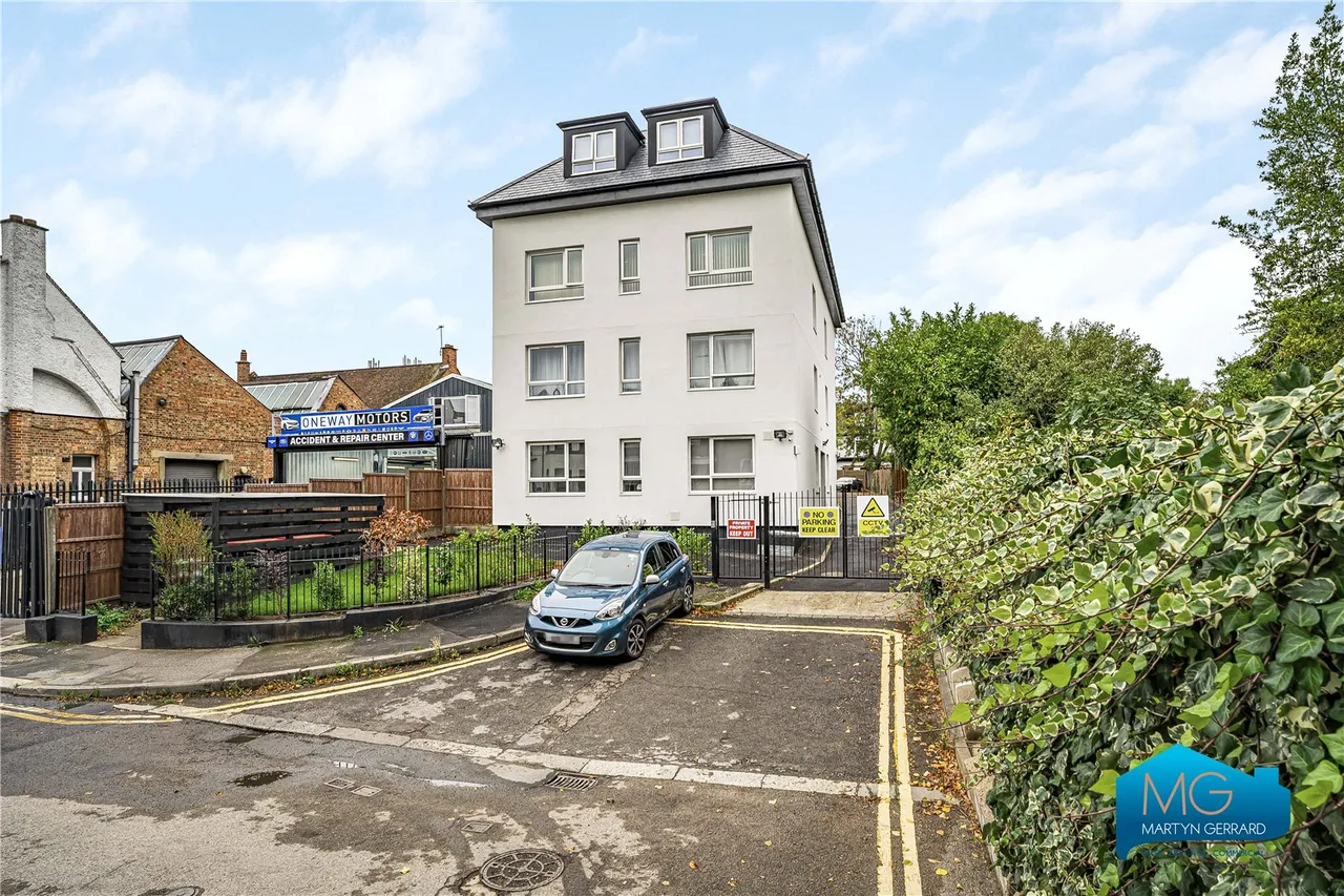 Gruneisen Road, London, N3, photo 13