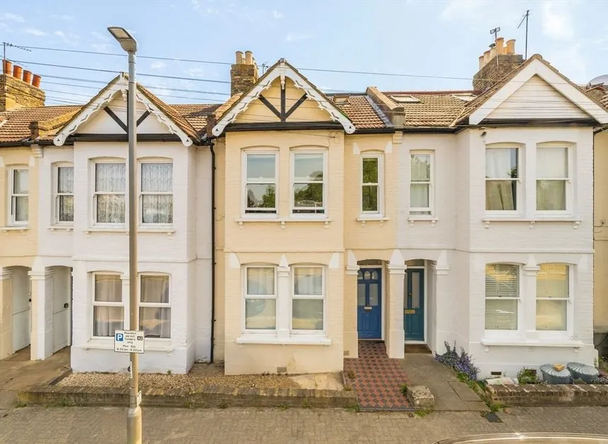 3 bed flat for sale — Skelgill Road, Putney, SW15