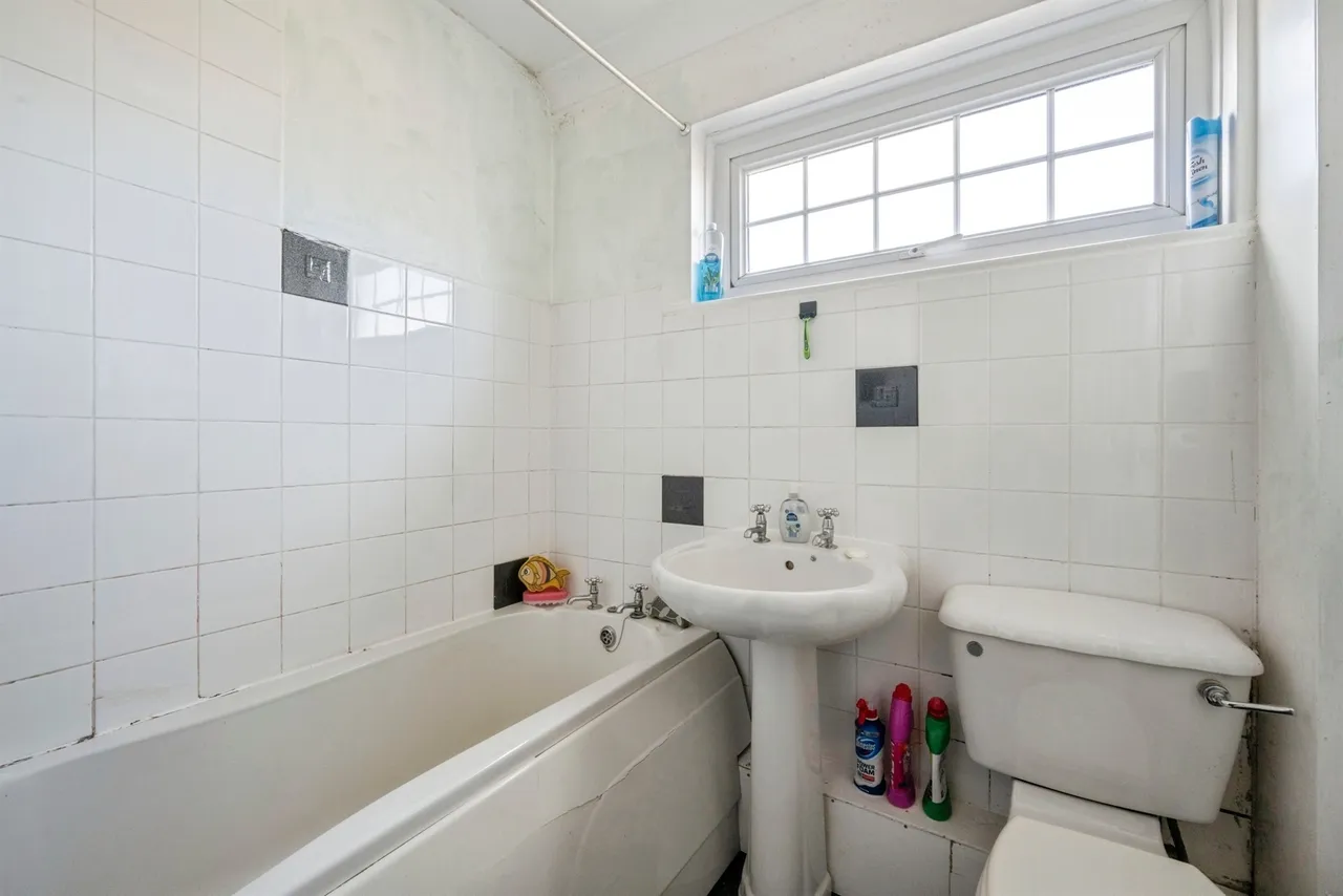 Broadwater Drive, Dunscroft, DN7, photo 13