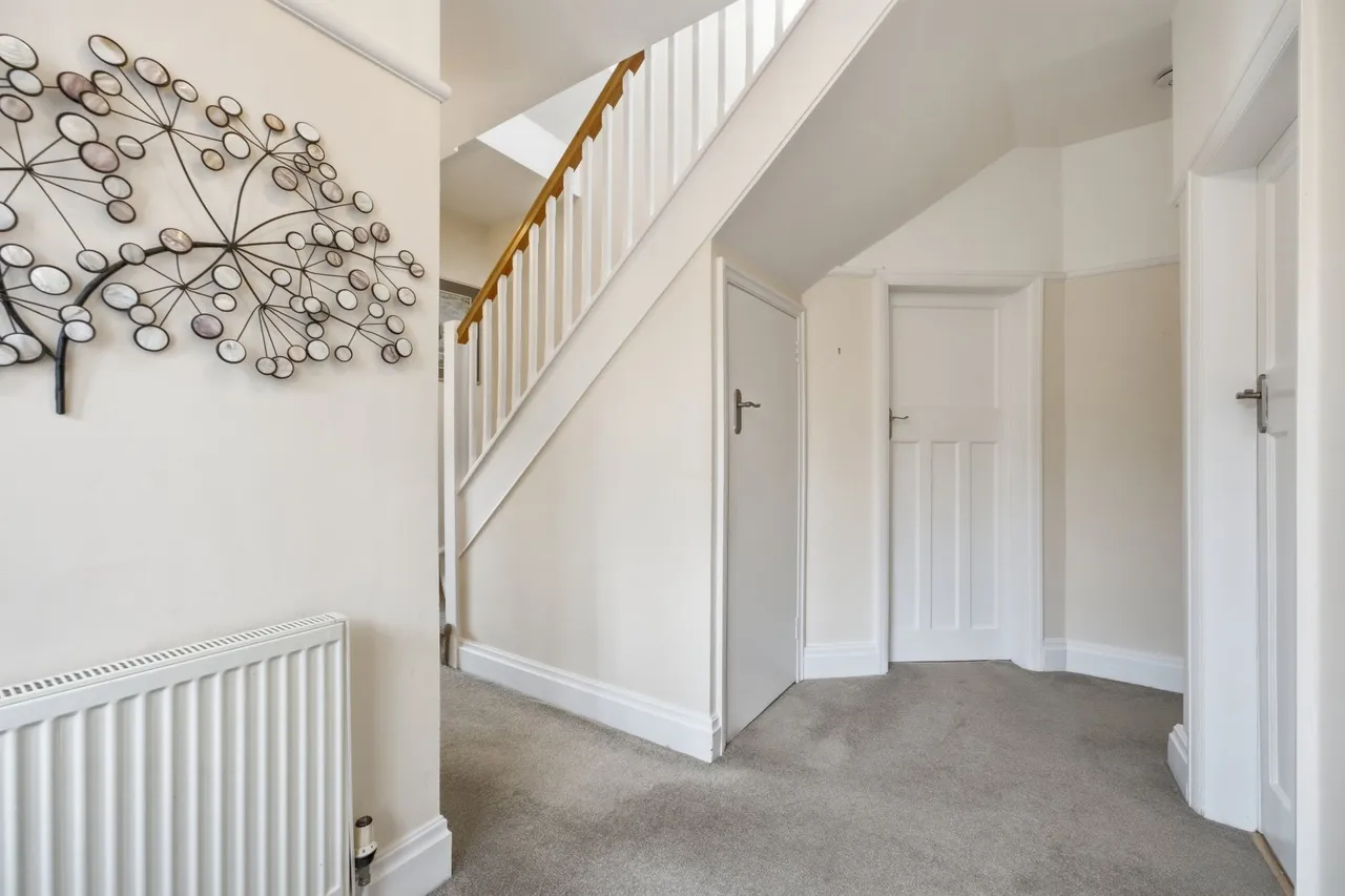 Claremont Avenue, Marple, SK6, photo 2