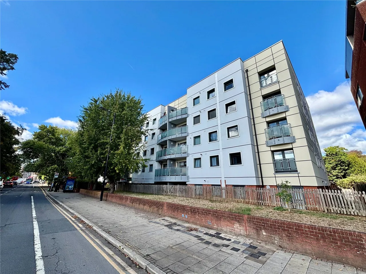 2 bed flat for sale, Brighton Road, Purley, CR8