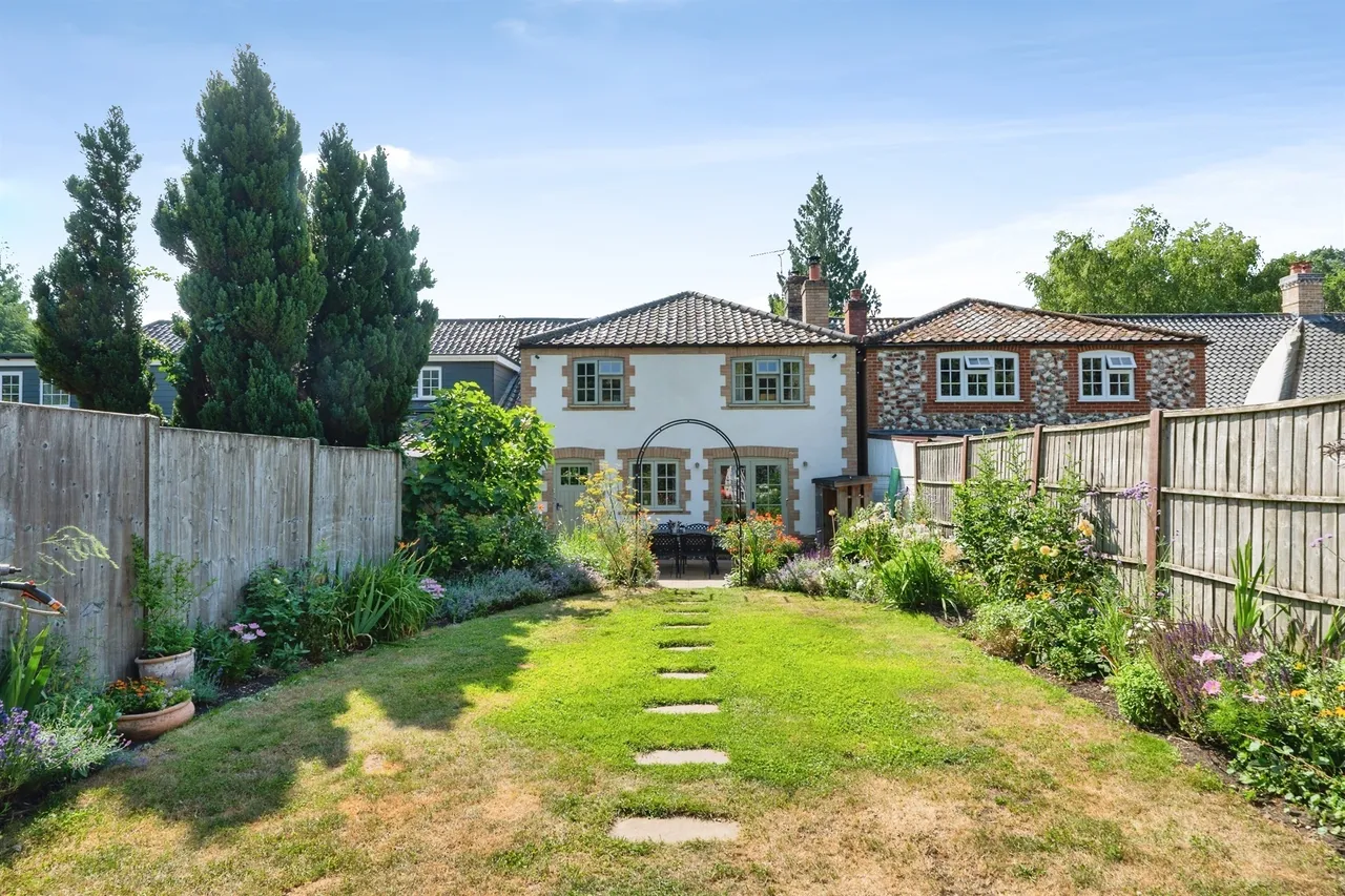 4 bed character property for sale — Lynford Cottages, Lynford, THETFORD