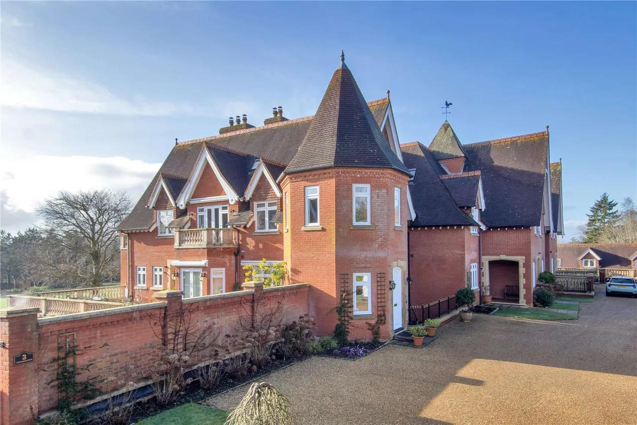 2 bed flat for sale — Springwood Hall, Springwood Park, Tonbridge, Kent, TN11 9LZ