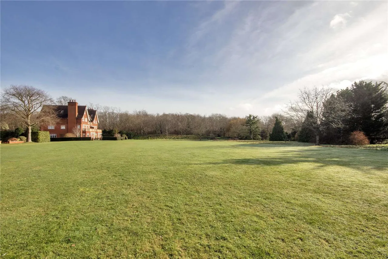 Springwood Hall, Springwood Park, Tonbridge, Kent, TN11 9LZ, photo 4