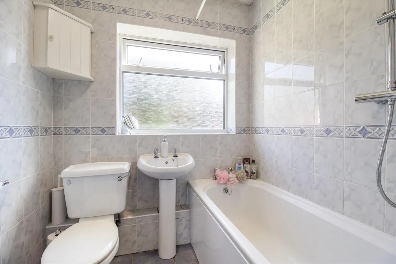 Grenville Avenue, Goring-By-Sea, Worthing, photo 12