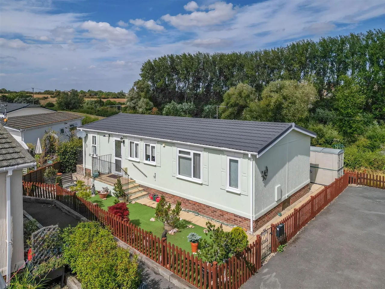 2 bed park home for sale, Burton Hill Park, Malmesbury
