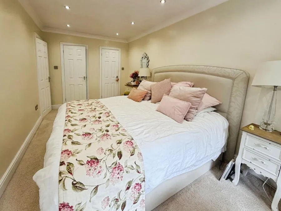 Gwernrhuddi Road, Cardiff, CF23, photo 18