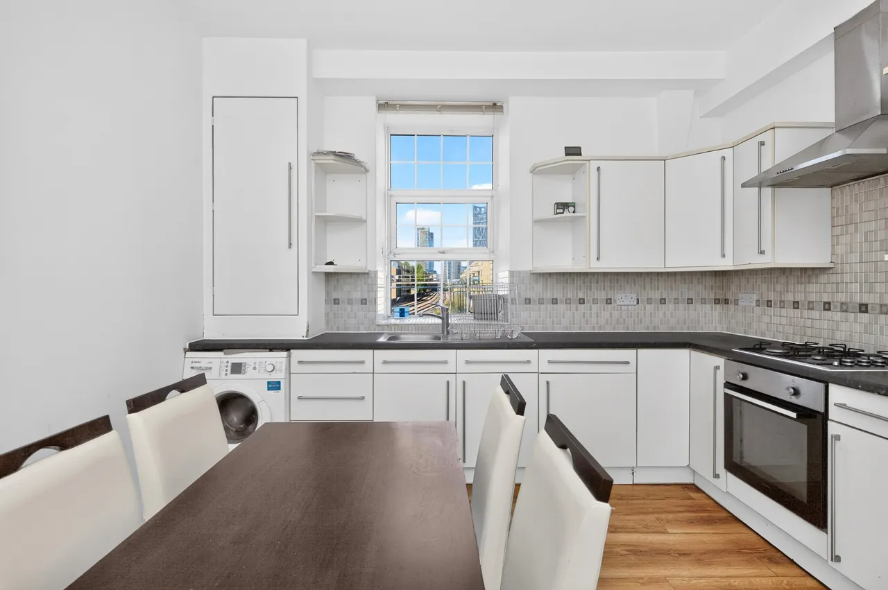 3 bed flat to rent, Carter Place, London, SE17