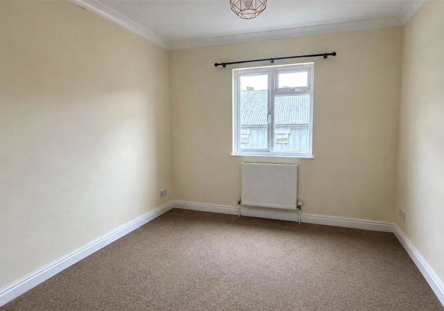 Clarence Road, East Cowes, PO32, photo 6